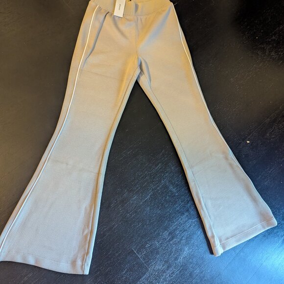 New with tags Spanx Air Essentials Pique Flair Pant - Picture 2 of 3